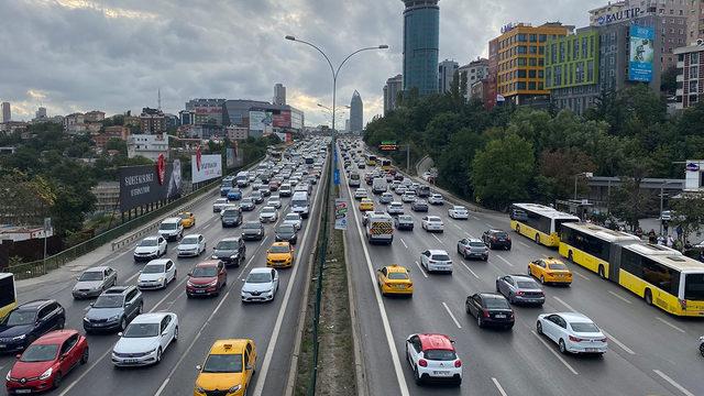 İstanbul’da okullar açıldı! Trafik durma noktasına geldi