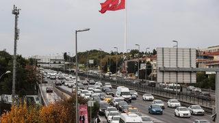 İstanbul İl Milli Eğitim Müdürlüğü Taksim Cumhuriyet Anıtı'na çelenk bıraktı