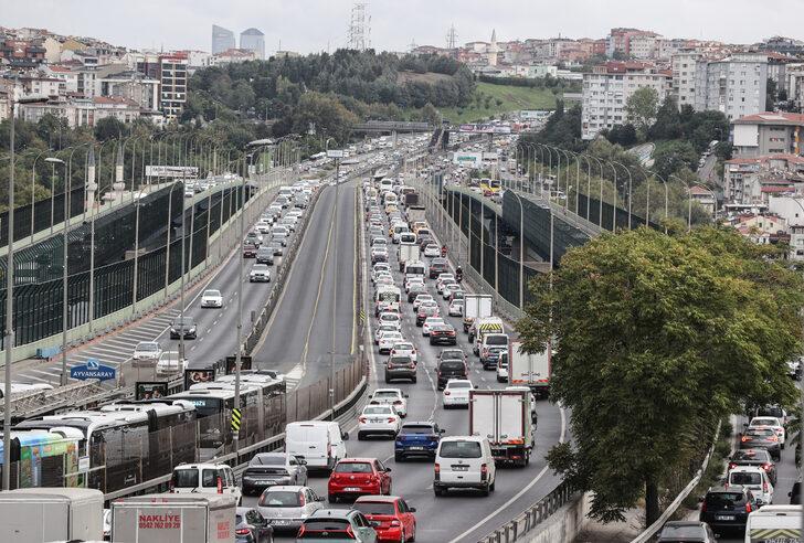 İstanbul İl Milli Eğitim Müdürlüğü Taksim Cumhuriyet Anıtı'na çelenk bıraktı G3