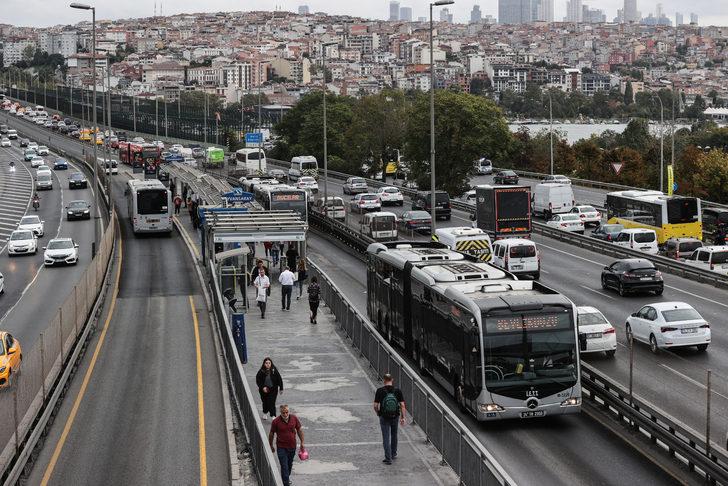 İstanbul İl Milli Eğitim Müdürlüğü Taksim Cumhuriyet Anıtı'na çelenk bıraktı G4