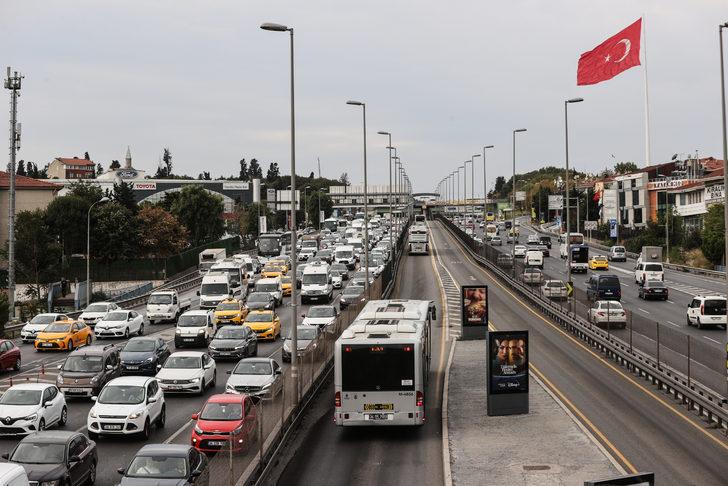 İstanbul İl Milli Eğitim Müdürlüğü Taksim Cumhuriyet Anıtı'na çelenk bıraktı G5