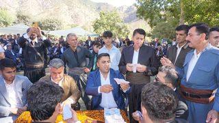 Aşiret düğününde takılan takı dudak uçuklattı! 1 kilo altın, 500 bin lira para...