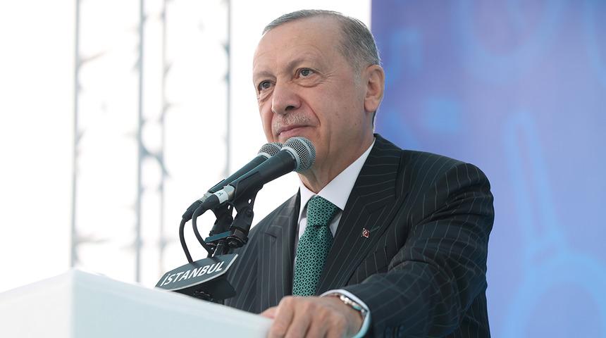 SON DAKİKA | Cumhurbaşkanı Erdoğan isim vermeden yüklendi! Çok sert sözler: Köksüzlere, kulak asmayın