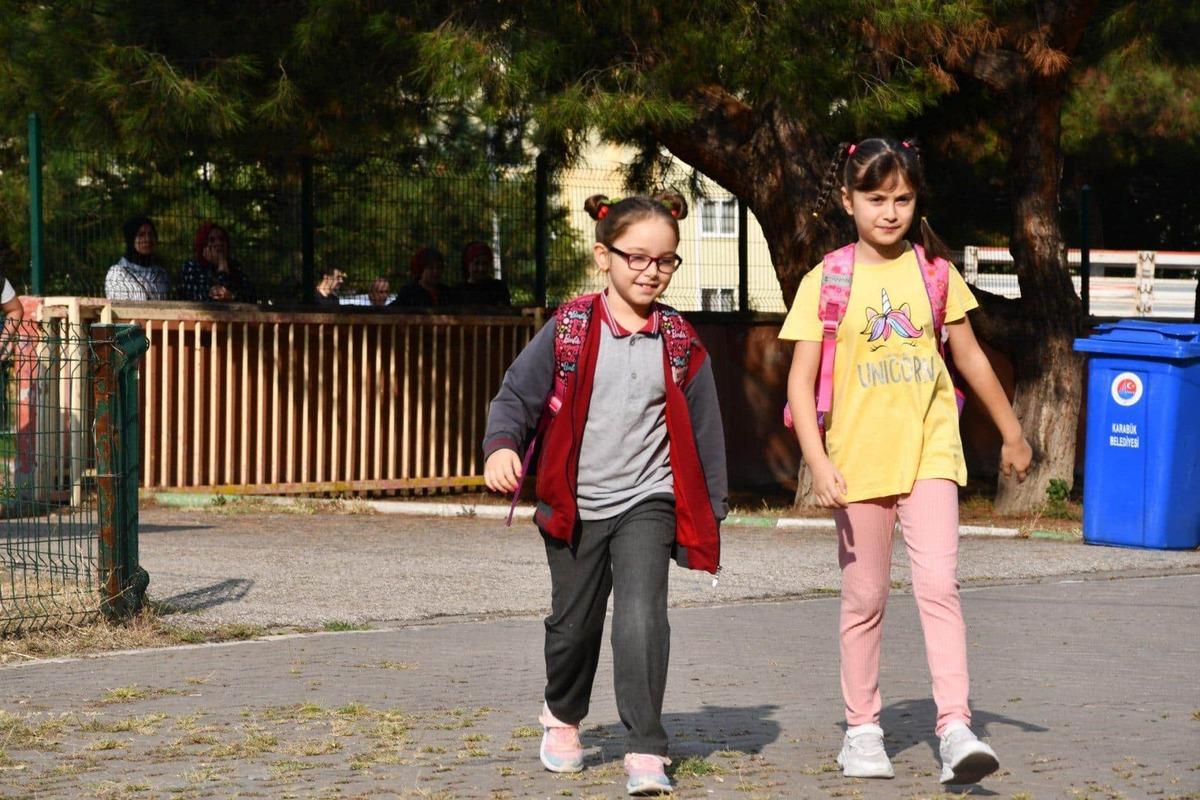 D&uuml;zce, Karab&uuml;k, Bolu ve Kocaeli'de &ouml;ğrenciler okullarıyla buluştu
