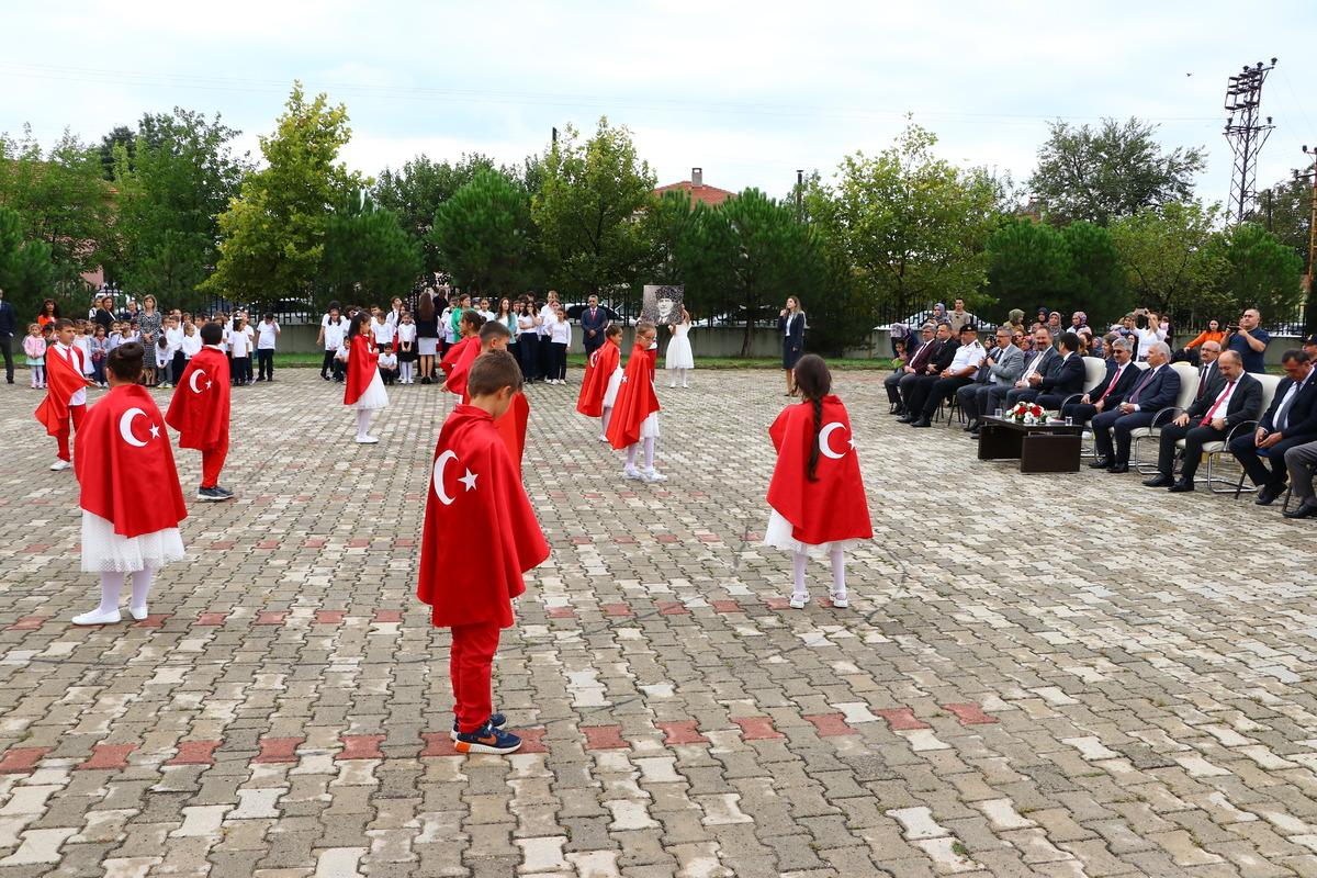 Milli Eğitim Bakan Yardımcısı Nazif Yılmaz, Tekirdağ'da eğitim &ouml;ğretim yılı a&ccedil;ılışına katıldı