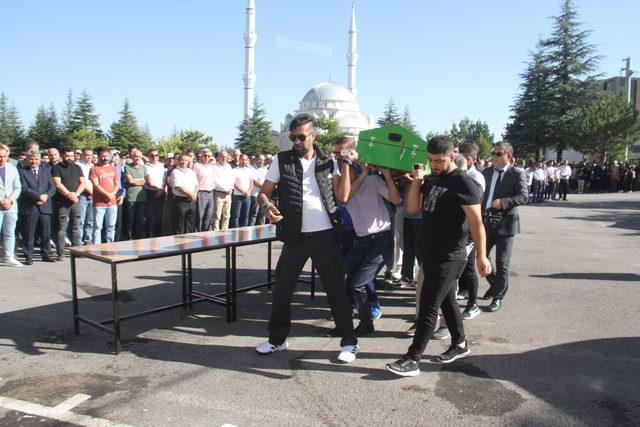 Konya'da geçirdiği kazadan 3,5 ay sonra hayatını kaybeden öğretmene okulunda hüzünlü veda