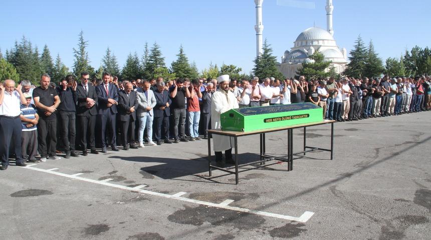 Konya'da geçirdiği kazadan 3,5 ay sonra hayatını kaybeden öğretmene okulunda hüzünlü veda