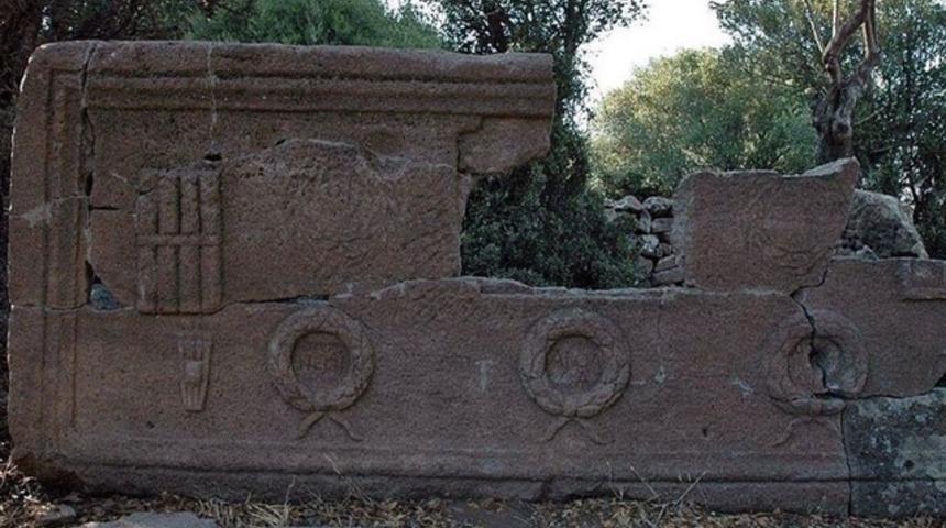 Manisa’da 2 bin 400 yıllık okul müdürüne ait lahit bulundu