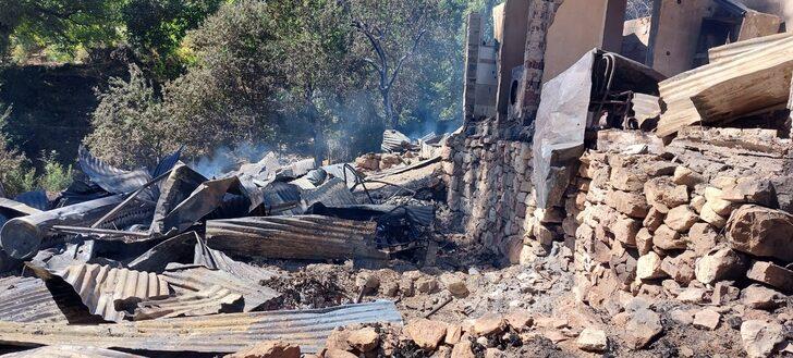 Artvin'de çıkan yangında 3 ev, 3 samanlık zarar gördü G3