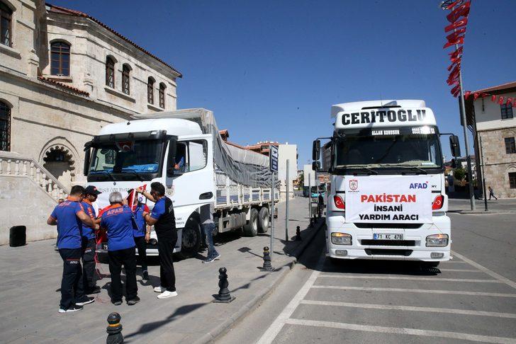 Pakistan'daki selzedeler için Sivas'tan 2 yardım tırı gönderildi G3