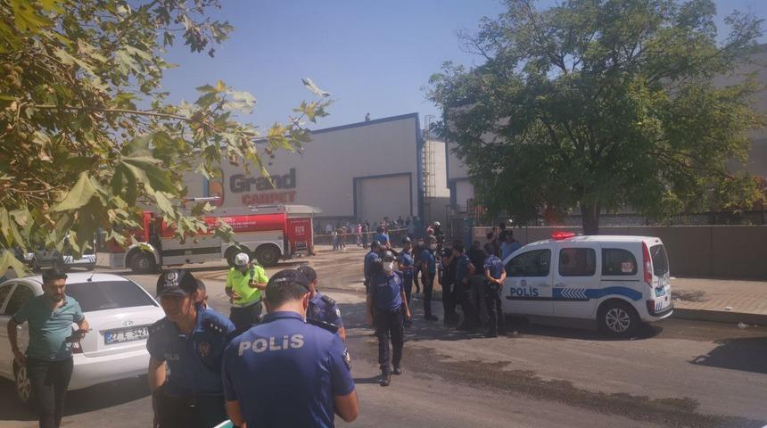 Gaziantep'te fabrikada çıkan yangına müdahale ediliyor