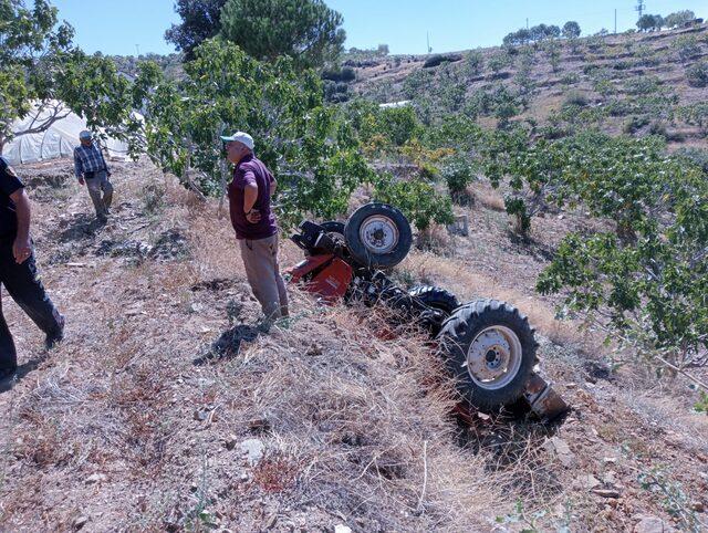 Aydın'da devrilen traktörün sürücüsü yaşamını yitirdi