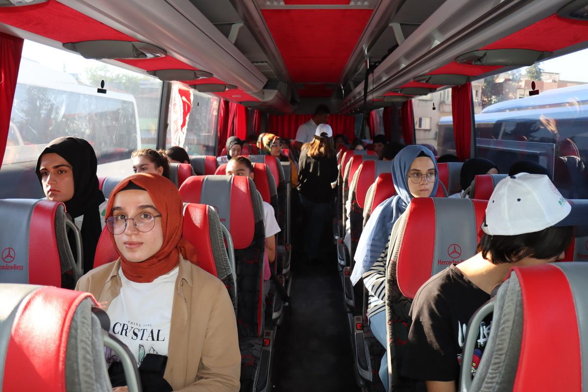 Adıyaman'da kitap okuma yarışmasında dereceye giren 200 &ouml;ğrenci İstanbul'u gezecek