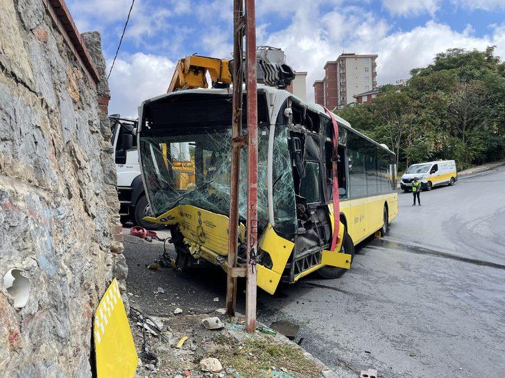 Ümraniye'de duvara çarpan İETT otobüsündeki 2 kişi yaralandı G4