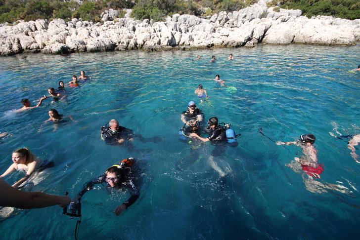 Burdurlu lise öğrencileri Kaş'ta dalış yaparak derin maviliği keşfetti G2