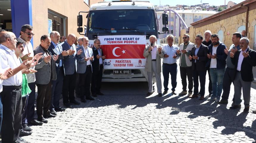 Pakistan'daki selzedeler için Bayburt'tan yardım tırı gönderildi