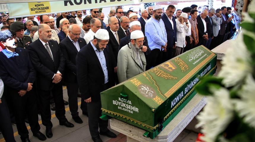 İzmir Valisi Köşger'in kayınpederi Konya'da toprağa verildi