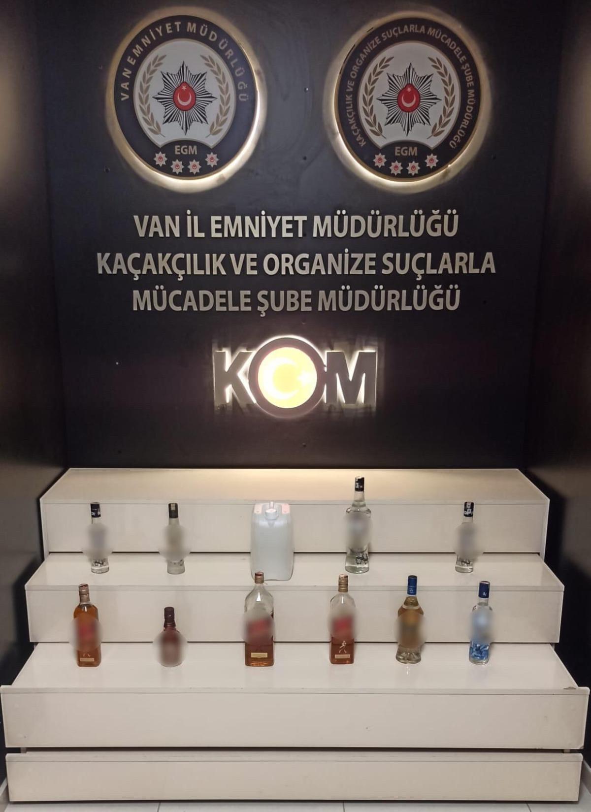 Van'da 80 av t&uuml;feği ile g&uuml;mr&uuml;k ka&ccedil;ağı malzemeler ele ge&ccedil;irildi