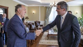 Erzurum'da 79 yaşındaki elektrik ustası yılın ahisi seçildi