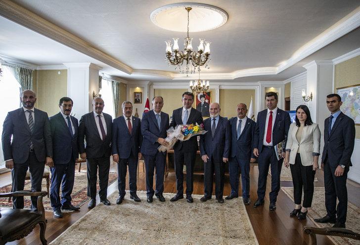 Erzurum'da 79 yaşındaki elektrik ustası "yılın ahisi" seçildi G2