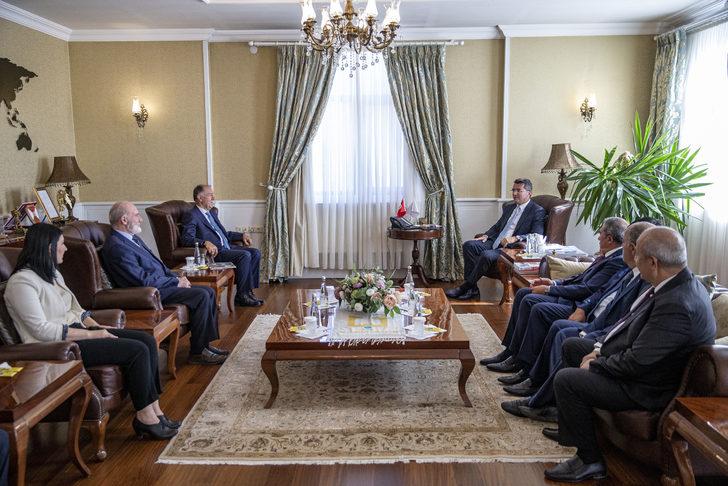 Erzurum'da 79 yaşındaki elektrik ustası "yılın ahisi" seçildi G3