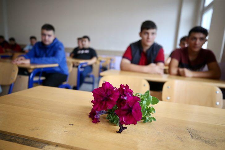 Trafik kazasında ölen öğrencinin Düzce'deki okulunda hüzünlü dersbaşı G3