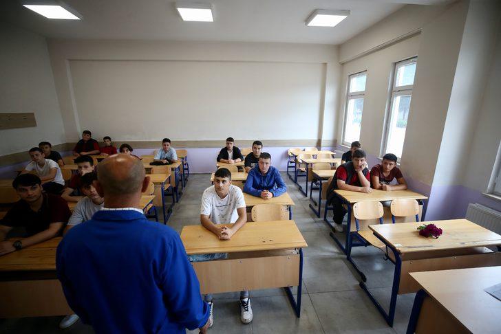 Trafik kazasında ölen öğrencinin Düzce'deki okulunda hüzünlü dersbaşı G5