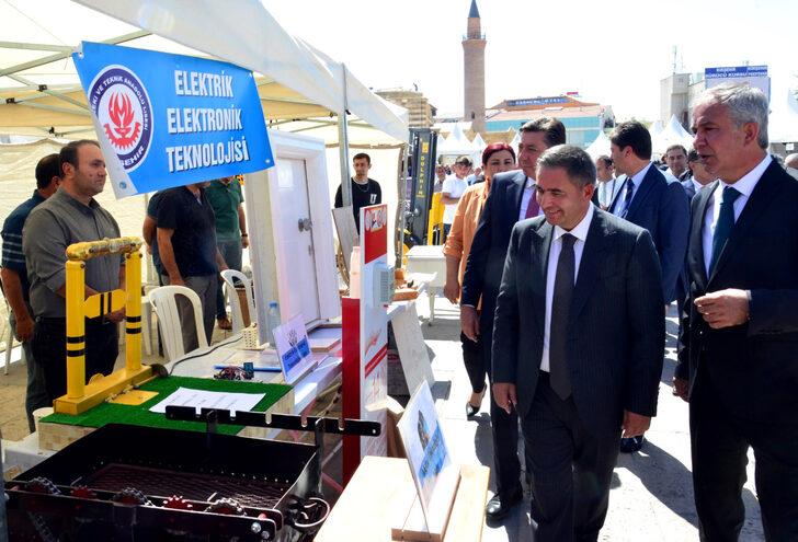 Kırşehir'de farklı illerin ürünlerinin sergilendiği Ahiler Çarşısı açıldı G2