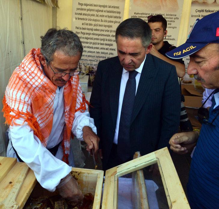 Kırşehir'de farklı illerin ürünlerinin sergilendiği Ahiler Çarşısı açıldı G3