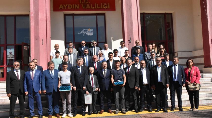 Aydın'da "ilin ahisi" şed kuşandı