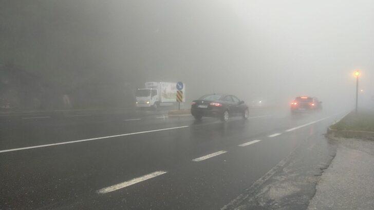 Bolu Dağı'nda sis ve sağanak nedeniyle görüş mesafesi azaldı G2