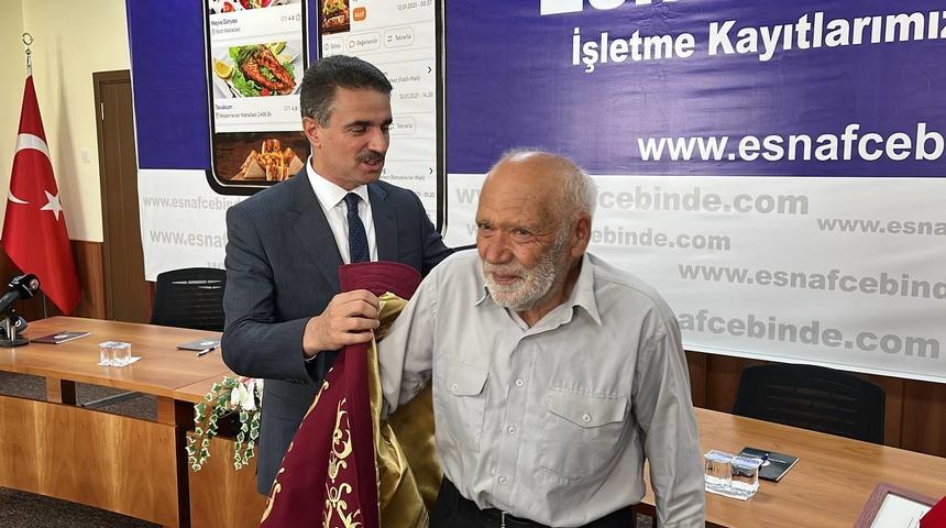 Isparta'da 76 yaşındaki değirmenci "yılın ahisi" seçildi