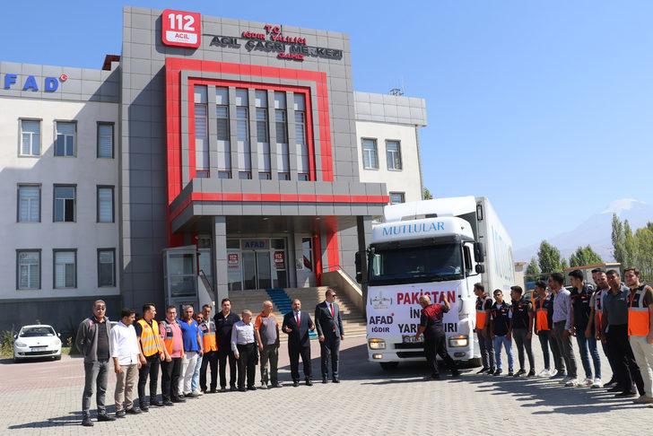 Iğdır'dan Pakistan'daki sel bölgesine 1 tır yardım gönderildi G1