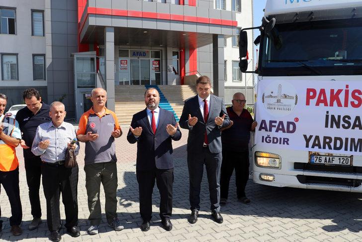 Iğdır'dan Pakistan'daki sel bölgesine 1 tır yardım gönderildi G2
