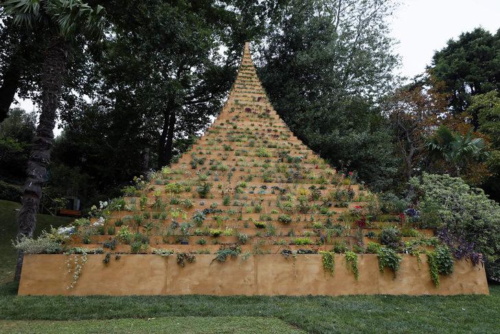 Agnes Denes'in "Yaşayan Piramit"i Sakıp Sabancı Müzesi’nde sanatseverlerle buluşacak G2