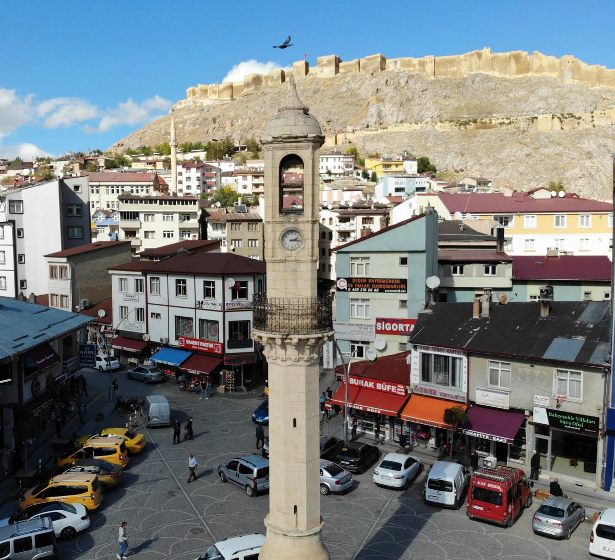 Bayburt'un simgelerinden "Saat Kulesi"nde restorasyon &ccedil;alışması s&uuml;r&uuml;yor
