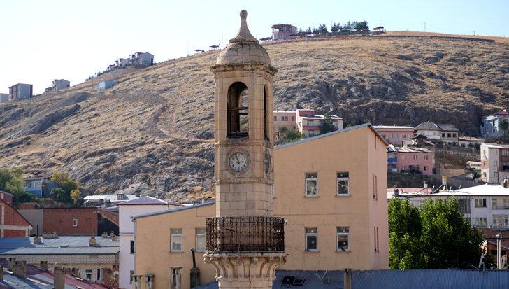 Bayburt'un simgelerinden "Saat Kulesi"nde restorasyon çalışması sürüyor G3