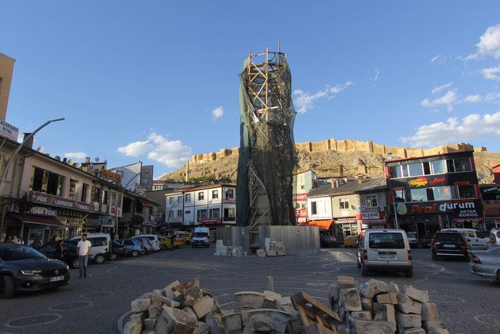 Bayburt'un simgelerinden "Saat Kulesi"nde restorasyon çalışması sürüyor G4