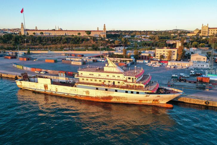 Yunanistan Sahil Güvenlik birimlerinin taciz ateşi açtığı gemi Haydarpaşa Limanı'na yanaştı G1