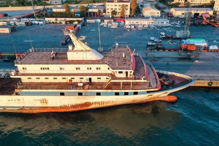 Yunanistan Sahil Güvenlik birimlerinin taciz ateşi açtığı gemi Haydarpaşa Limanı'na yanaştı G2