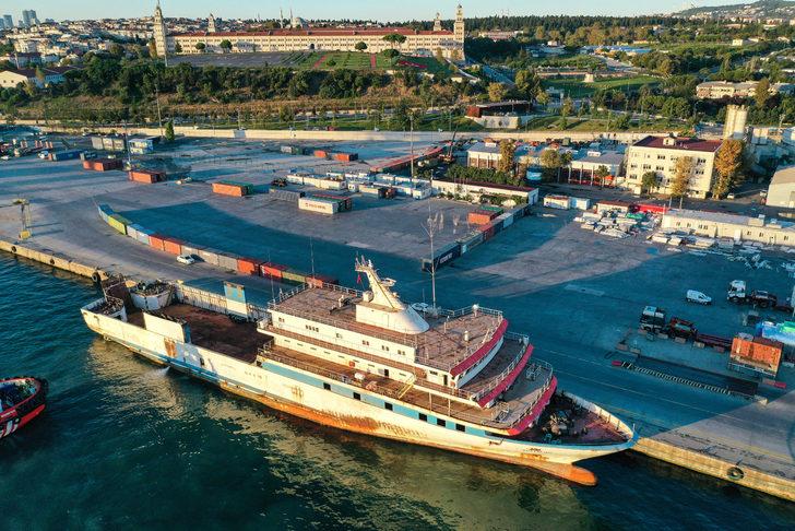 Yunanistan Sahil Güvenlik birimlerinin taciz ateşi açtığı gemi Haydarpaşa Limanı'na yanaştı G4