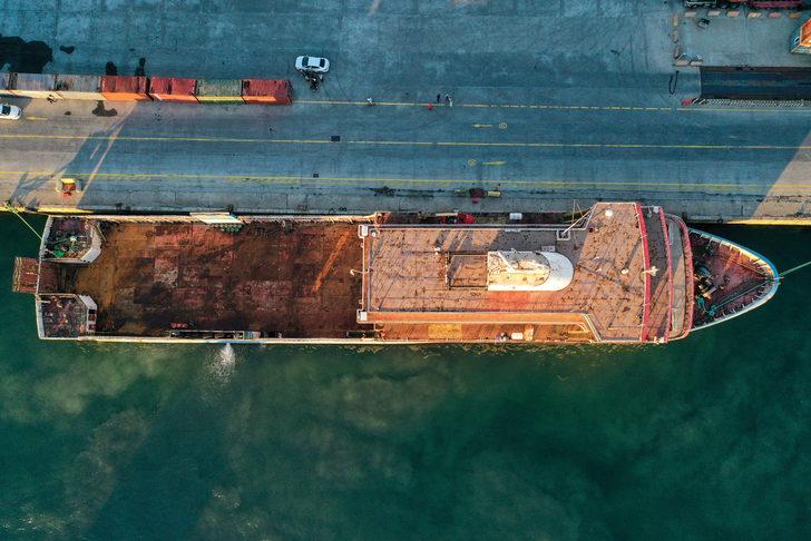 Yunanistan Sahil Güvenlik birimlerinin taciz ateşi açtığı gemi Haydarpaşa Limanı'na yanaştı G5