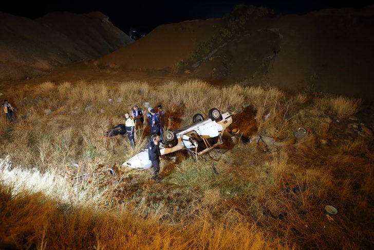 Çorum'da şarampole devrilen otomobildeki 1 kişi öldü, 2 kişi yaralandı G3