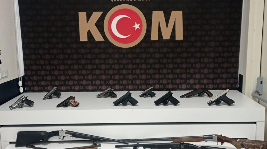 Afyonkarahisar'da silah kaçakçılığı yapan 2 zanlı tutuklandı