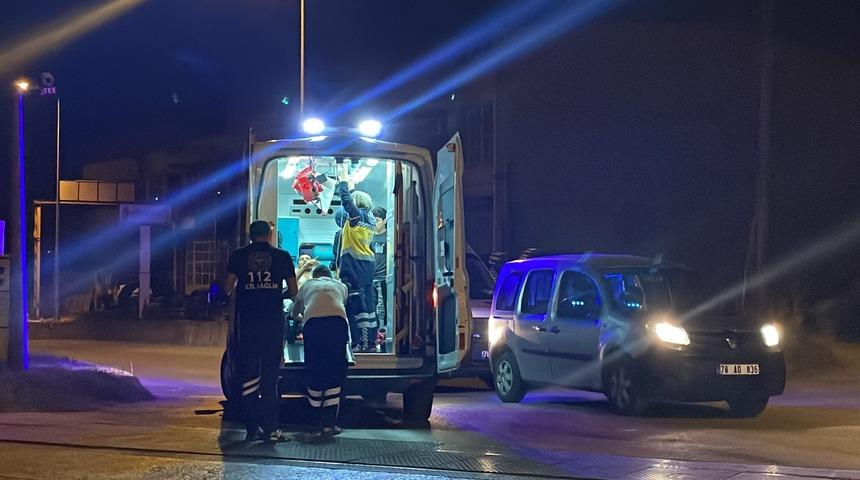 Karabük'te bıçaklanan 3 kişi hastaneye kaldırıldı