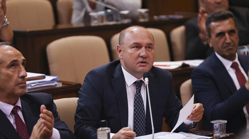 İBB Meclisi'nde CHP ile AK Parti arasında "Sultan Vahdettin" tartışması