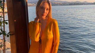 Mehmet Ali Erbil'in kızı Yasmin Erbil bikinili poz verdi! Düzgün fiziğiyle dikkat çekti