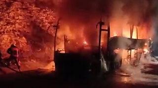 Yolcu otobüsü alev alev yandı! Son anda kurtuldular