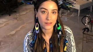 Oyuncu Hazal Kaya mini elbisesiyle düğün pozu verdi! Beğeni yağdı: Kızı düğün düğün gezdiriyorum