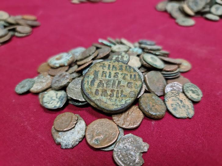 İzmir'de yurt dışına kaçırılmaya çalışan 8 bin 194 sikke ele geçirildi G1